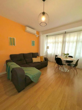 Holidays2Malaga 2 bedroom Armengual de la Mota close shopping center